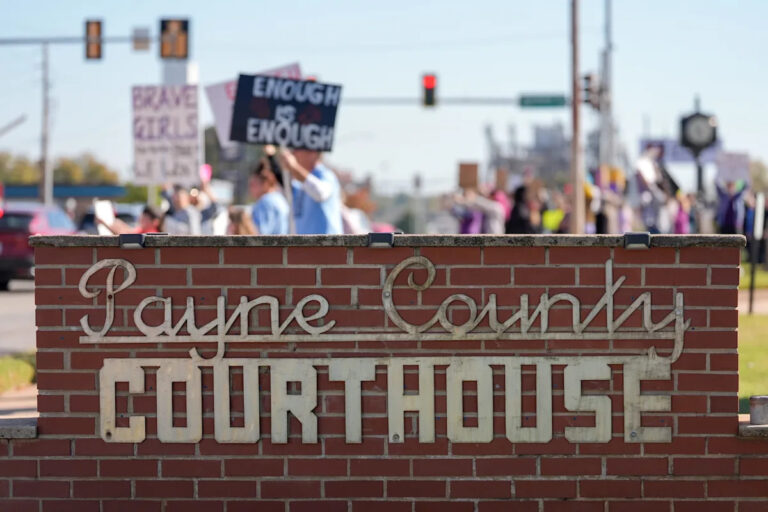 Федеральный иск утверждает, что чиновники Stillwater «защитили» Джесси Батлера