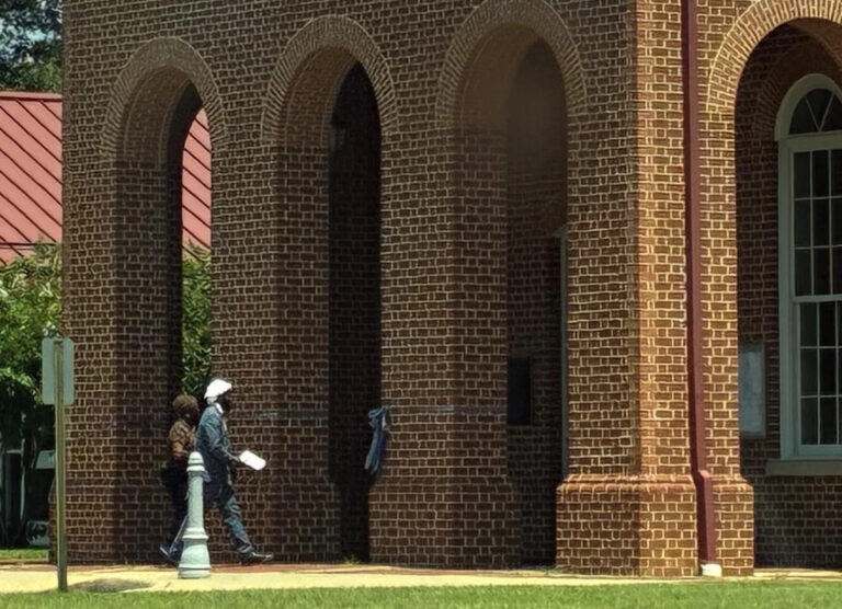 Присяжные признали Холлоуэя виновным в хищении государственных средств; приговор назначен на сентябрь