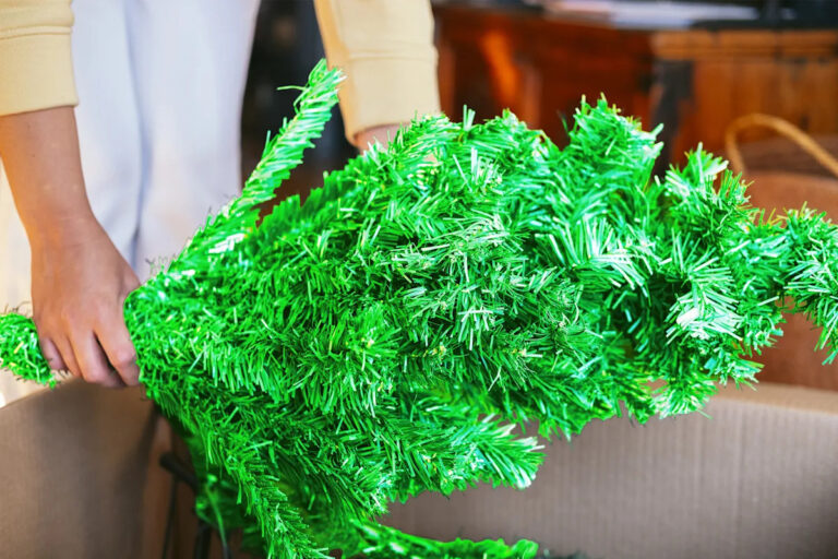 Fox News обязала зрителей покупать пластиковые рождественские елки, чтобы настоящие могли пожертвовать собой, чтобы накормить ненасытный голод центров обработки данных ИИ