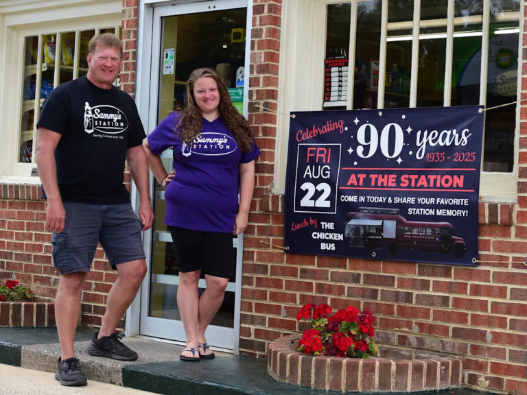 До сих пор известная как Sammy’s Exxon, заправочная станция Crimora работает уже 90 лет.