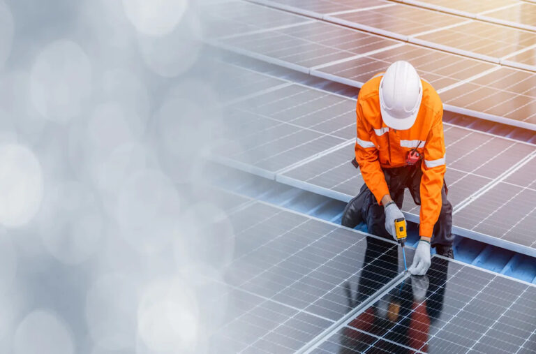 Эксперты по энергетике бьют тревогу после того, как цены на солнечную установку на крыше в США резко упали: «Это не выглядит хорошо».