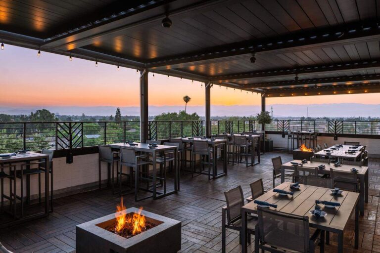 Ужин и вид. Рестораны Фреско-ареа обслуживают гостей на крышах, набережных