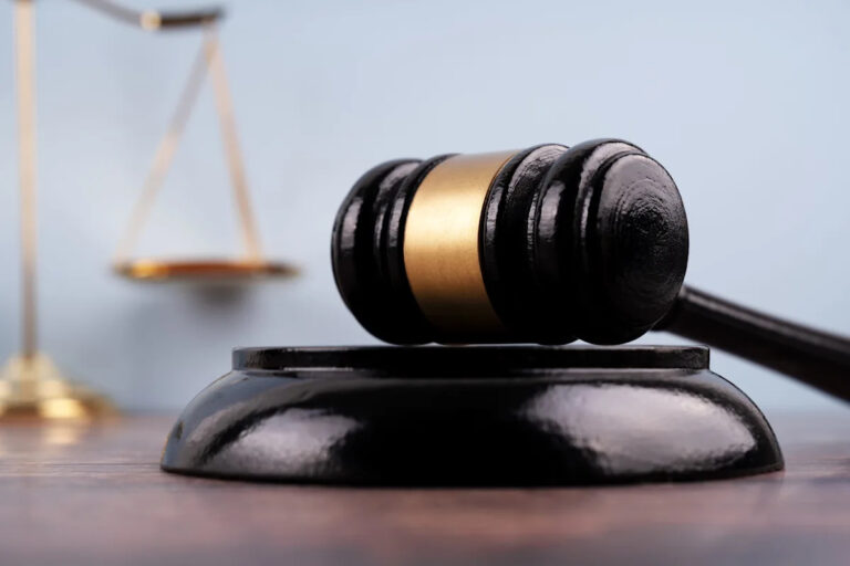 Судьи округа Эри Уолш и Мид подали иски, чтобы выиграть удержание еще на 10 лет