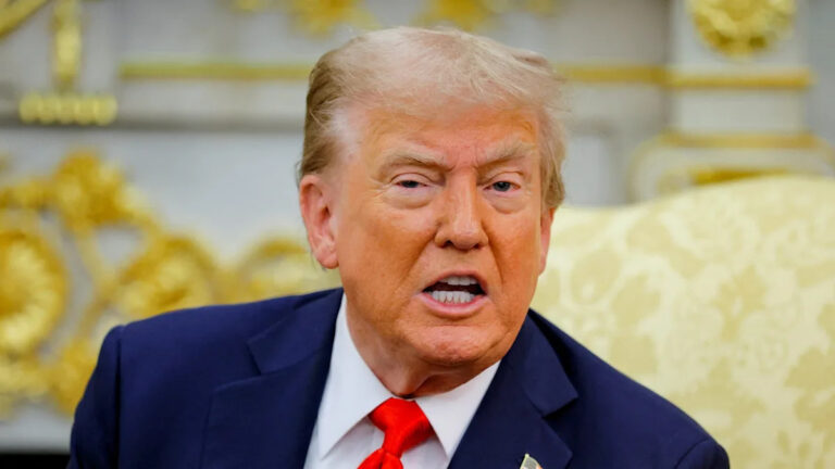 Трамп продолжает публиковать маниакальный мем, чтобы отвлечься от Эпштейна