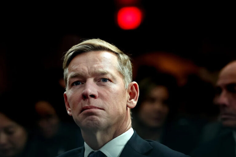 McDonald’s продвигал свою новую комбинированную еду стоимостью 8 долларов, а затем был разорван в Интернете с жалобами на доступность, качество и обслуживание.