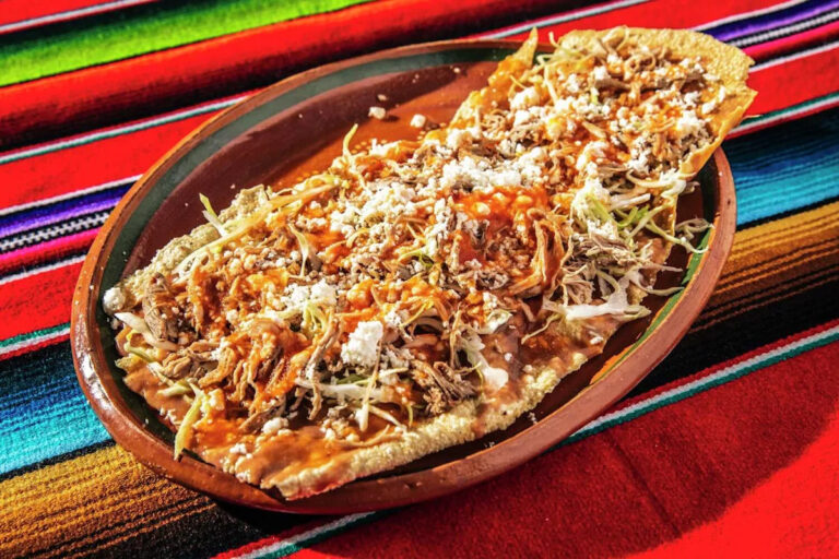 Один из лучших мексиканских ресторанов в районе залива начал работать в доме. Через 5 лет он переехал в другой город.