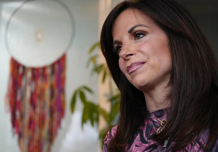 Холли Страно, бывший метеоролог WKYC TV, получила новый концерт в округе Старк