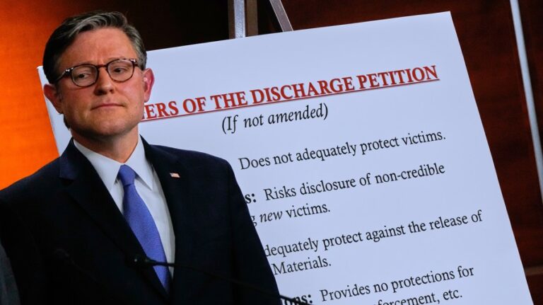 Республиканцы удвоили количество петиций об увольнении после голосования Эпштейна