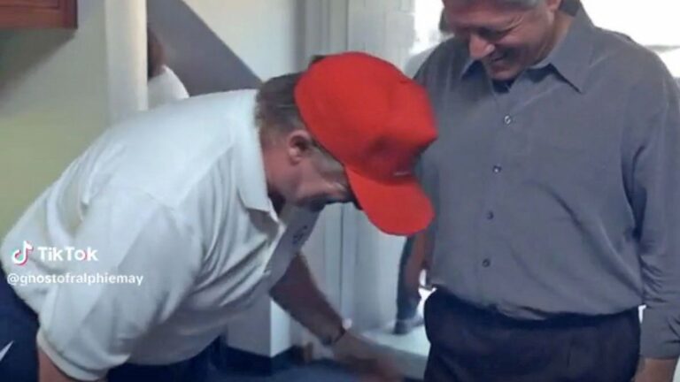 Проверка фактов: видео, на котором Трамп целует Клинтон в промежность, было создано с использованием ИИ