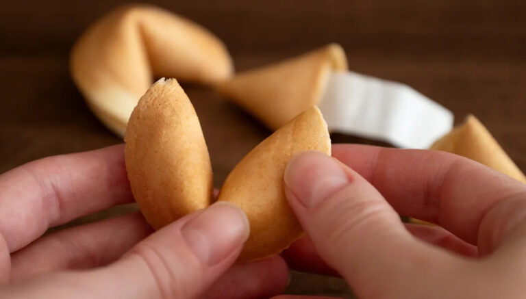 Клиент возмутился после открытия печенья с предсказаниями из местного ресторана: «Это кажется незаконным».