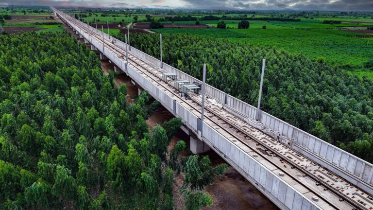 Первый индийский скоростной поезд проедет 100 км в августе 2027 года