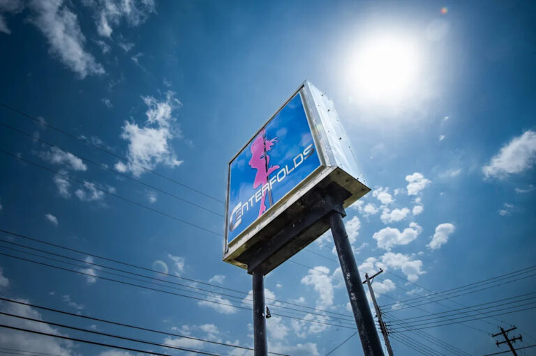 Судья отклонил иск стрип-клуба Лансинга против города из-за отзыва лицензии кабаре