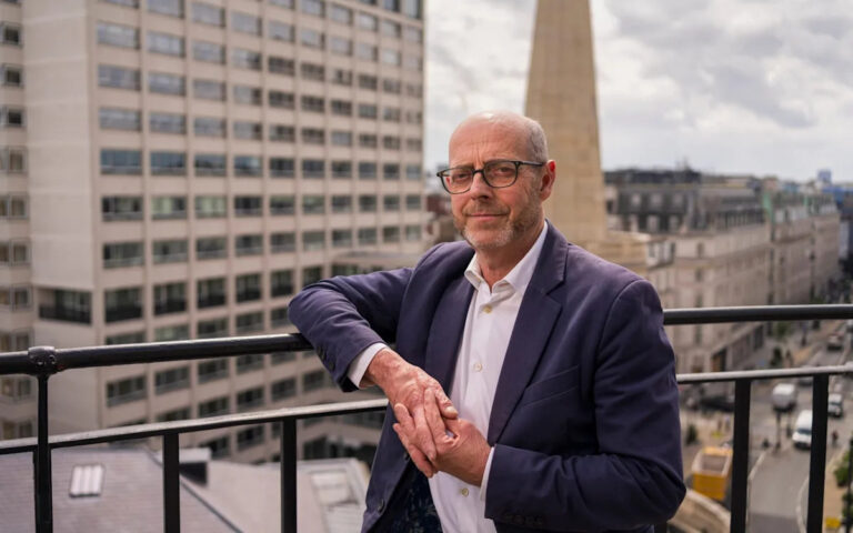 Нет, Ник Робинсон, это не вопрос правых и левых. Это правильно и неправильно.