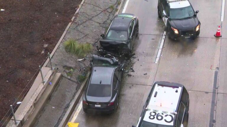 1 погиб в 2-автомобильной аварии на 10 автостраде в Бойл-Хайтс; переулки закрыты