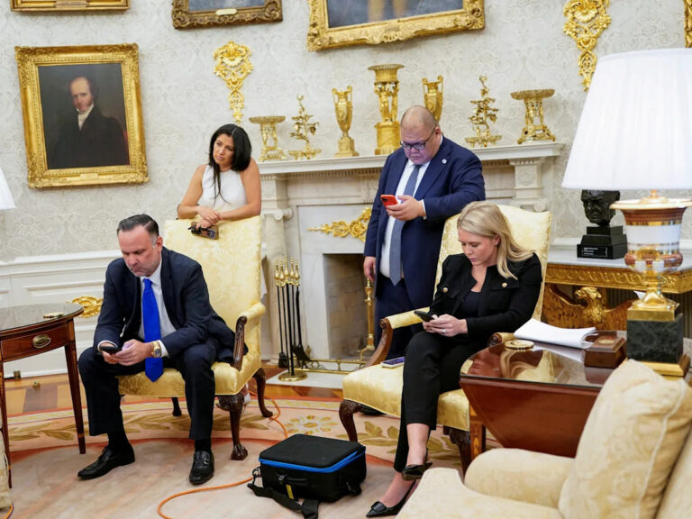 Встречайте самых высокооплачиваемых сотрудников Белого дома и посмотрите, сколько они зарабатывают.