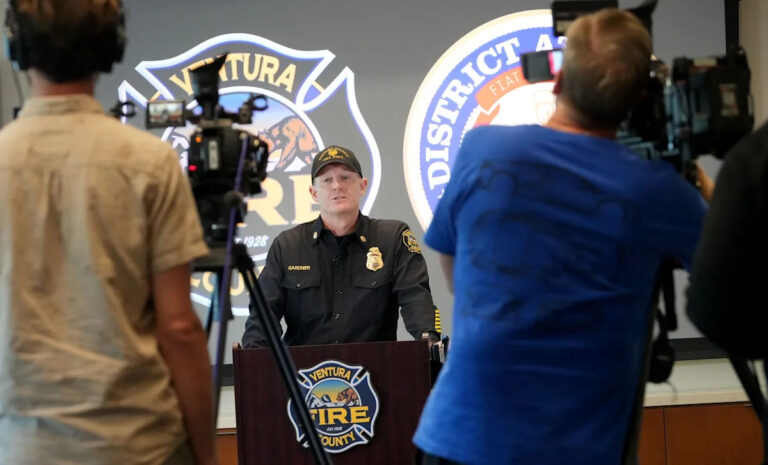 Как начался разрушительный горный пожар и как он распространился, по словам чиновников