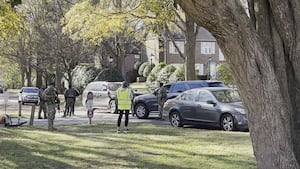 Агенты пограничного патруля и защитники иммиграции патрулируют коридор Шарлотты на Центральной авеню