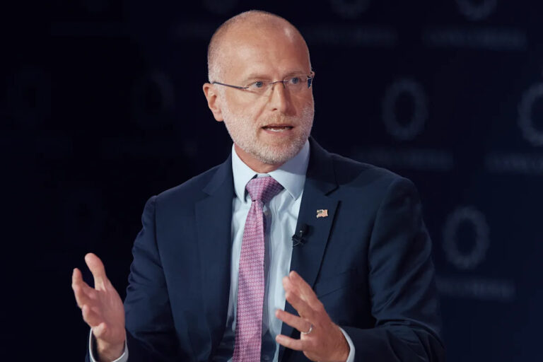 Лидер FCC заявил, что агентство больше не является независимым, поскольку демократы критикуют его за споры вокруг Киммеля.