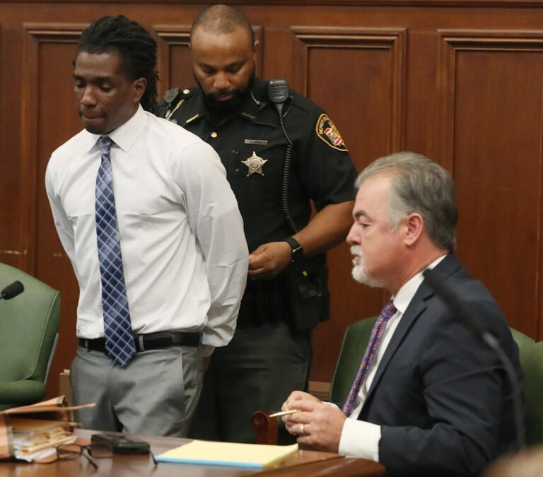 Человека Акрона, осужденного за смерть Итана Лиминга, теперь обвиняют в убийстве на Хайленд-сквер