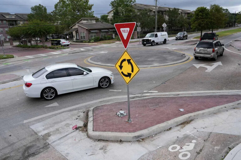 Хьюстон снимает окольную дорожку стоимостью 200 тысяч долларов через два года и заменяет ее светофором