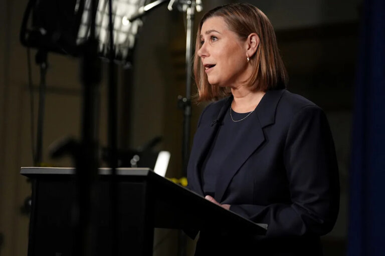 Домашняя цель Слоткина после того, как Трамп назвал ее предателем