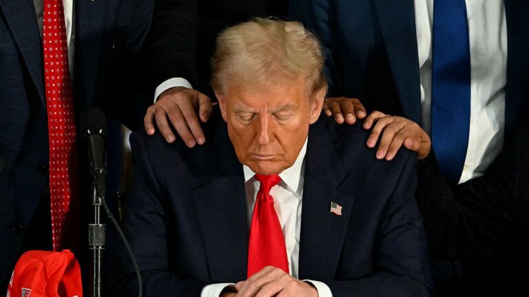 Проверка фактов: Трамп попросил пожертвования, чтобы он мог «попасть в рай»