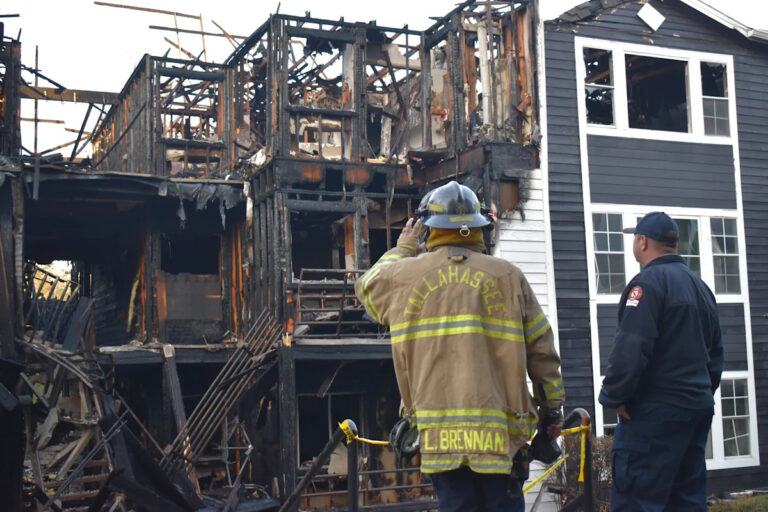 «Ужасно»: восемь человек пострадали в результате пожара в жилом комплексе Таллахасси