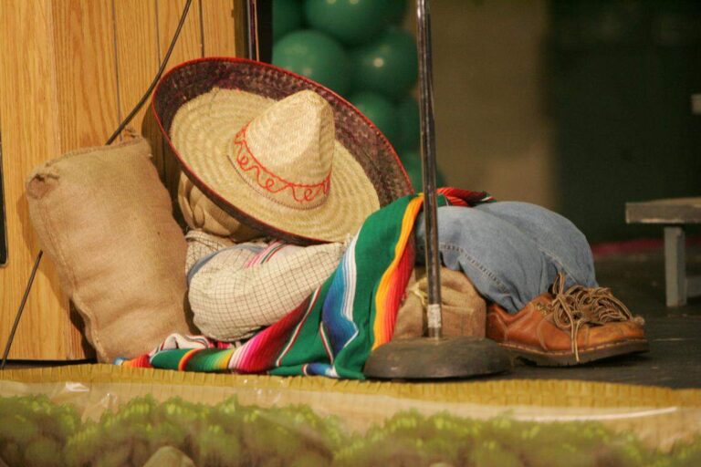 Ношение сомбреро и усов на Хэллоуин? Это расизм