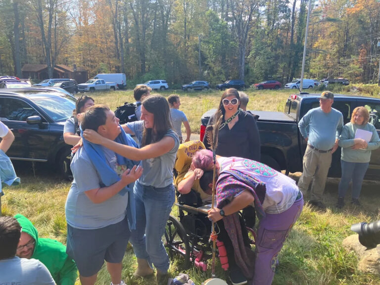 Лагерь для взрослых с ограниченными возможностями покупает резервация скаутов Честерфилда