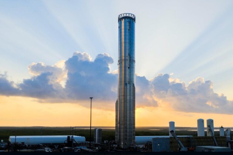 Новый ускоритель Starship Super Heavy взорвался в Техасе