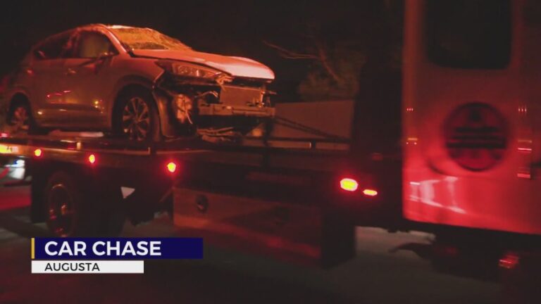 16-летний мужчина был задержан после погони за украденным автомобилем, сообщает RCSO.