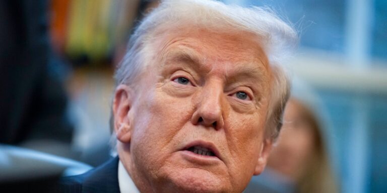 «Захватывающая глупость»: последнее странное утверждение Трампа быстро привлекает критиков