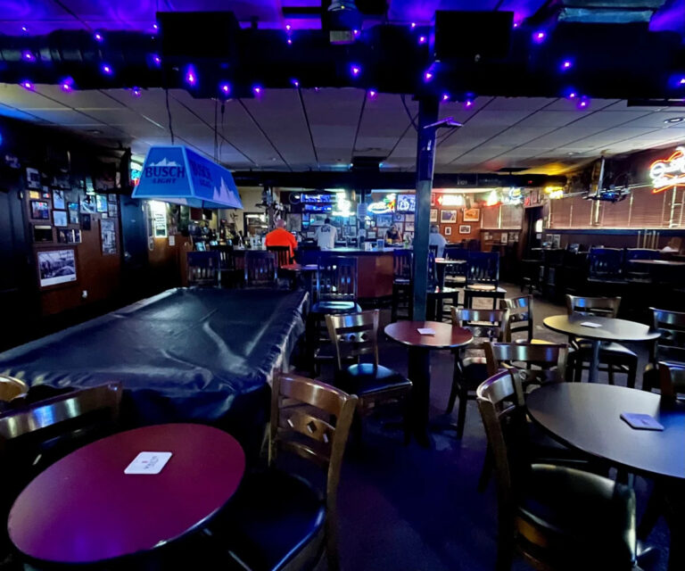 Жемчужина блюзового бара в Форт-Майерсе названа одной из лучших дайв-баров штата