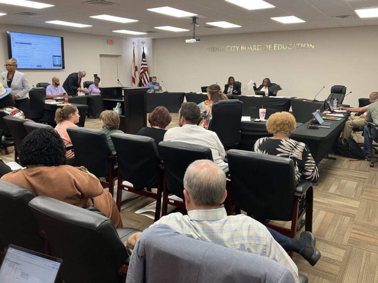 В неожиданном движении совет директоров Phenix City избавляет от разговоров о работе суперинтенданта — «пока».