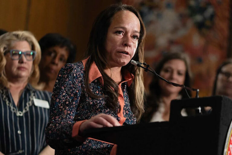 Фэйт Уинтер, сенатор штата Колорадо и мама 2-х лет, погибла в автокатастрофе в возрасте 45 лет