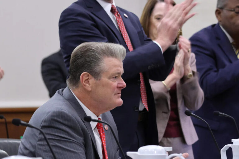 Регенты Техасской технологической системы попрощались с канцлером Митчеллом и приняли новые степени