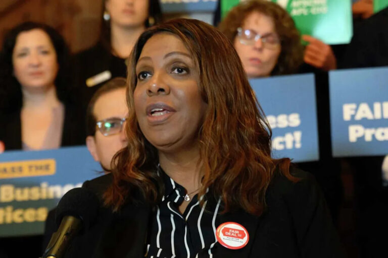 Черчилль: Трамп и Тиш Джеймс играют в одну и ту же ужасную игру