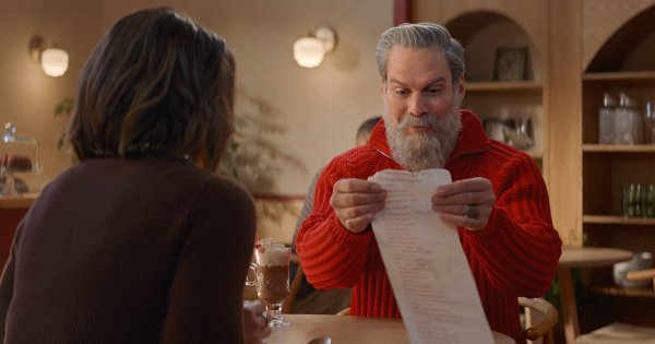 Горячий Санта может спасти свой праздничный сезон