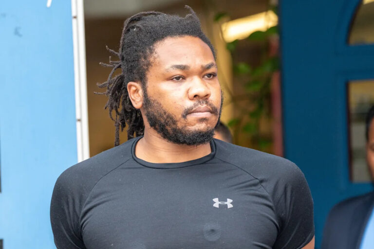 Мужчина осужден за смертельную стрельбу в женщину, ее подругу и собаку из-за лая