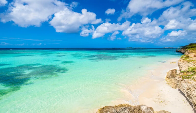 Этот карибский остров занял 1-е место в списке самых безопасных для путешествий из-за низкого уровня преступности.