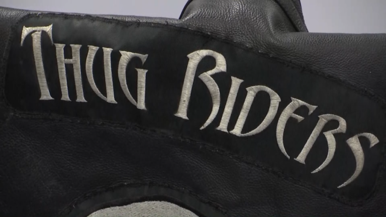 2 Члены мотоклуба Thug Riders подают в суд на виновных в совершении насильственных преступлений