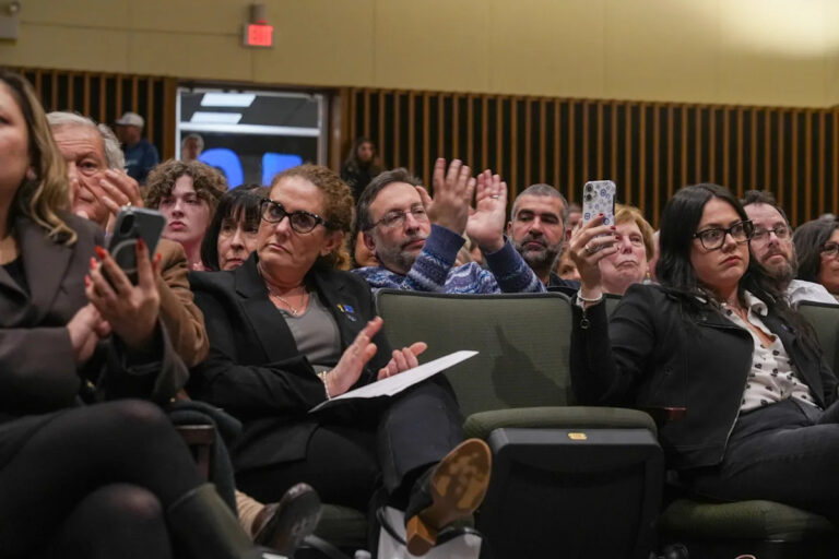 Школьные чиновники Смитфилда расследуют ответ администраторов на случай с издевательствами