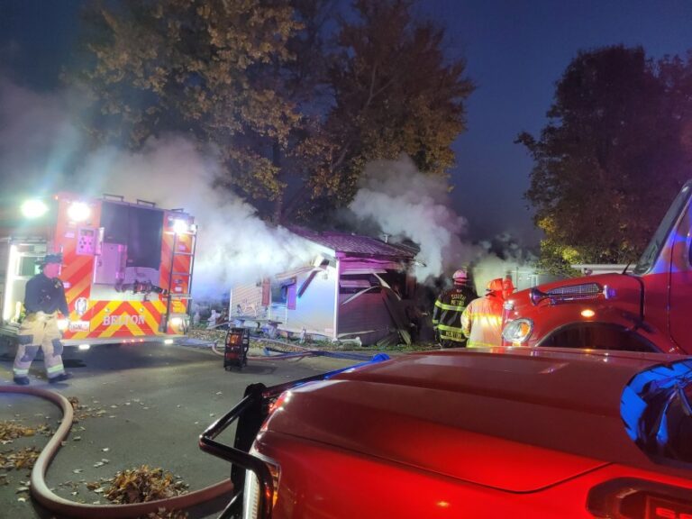 5 человек госпитализированы после пожара в Белтоне