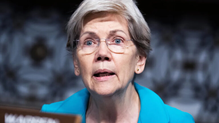 МАГА Глоатс После того, как 76-летняя Элизабет Уоррен упала на пол Сената