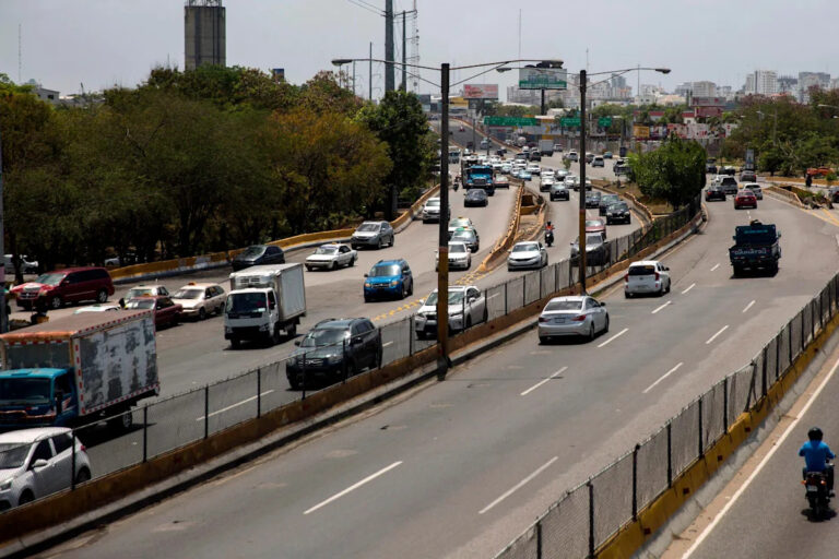 Редкое отключение электроэнергии ударило по Доминиканской Республике, захлестнуло трафик и закрыло бизнес