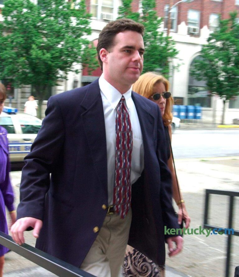 Мужчина, осужденный за убийство британского игрока в 90-х годах, вернулся в суд по другому делу