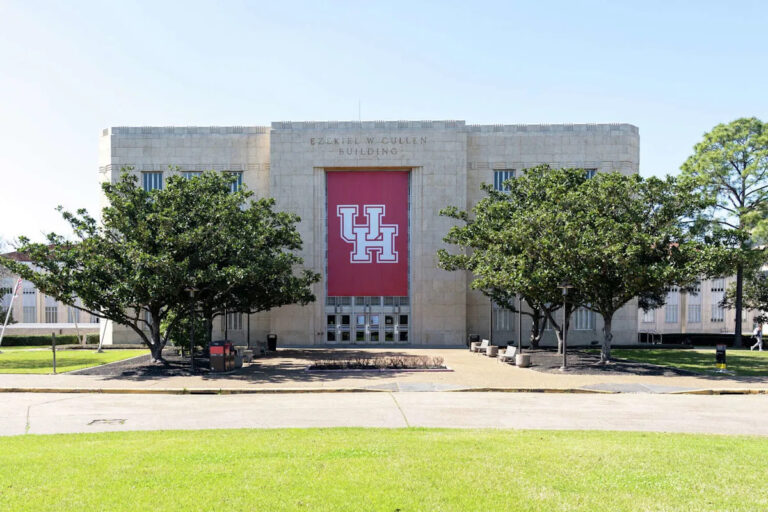 Техасские университеты пополняют национальные рейтинги — школы Хьюстона занимают первые места